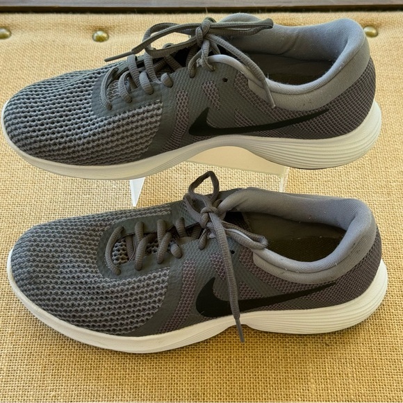 Nike Men's Revolution 4 Running Shoe Anthracite Size 8.5 US 908988-010 - Picture 1 of 8